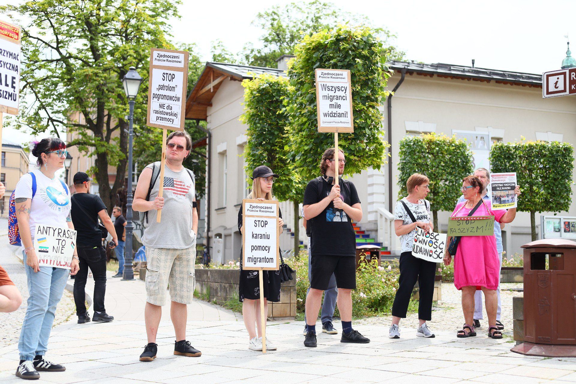 Tak wyglądała demonstracja przeciw marszowi antyimigracyjnemu 
