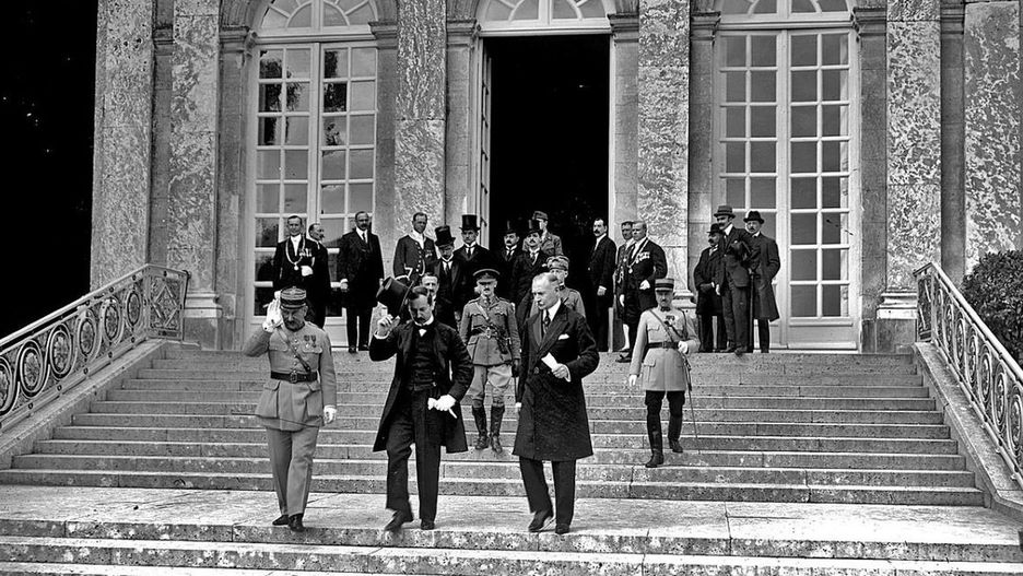 Węgrzy opuszczający Trianon w 1920 roku
