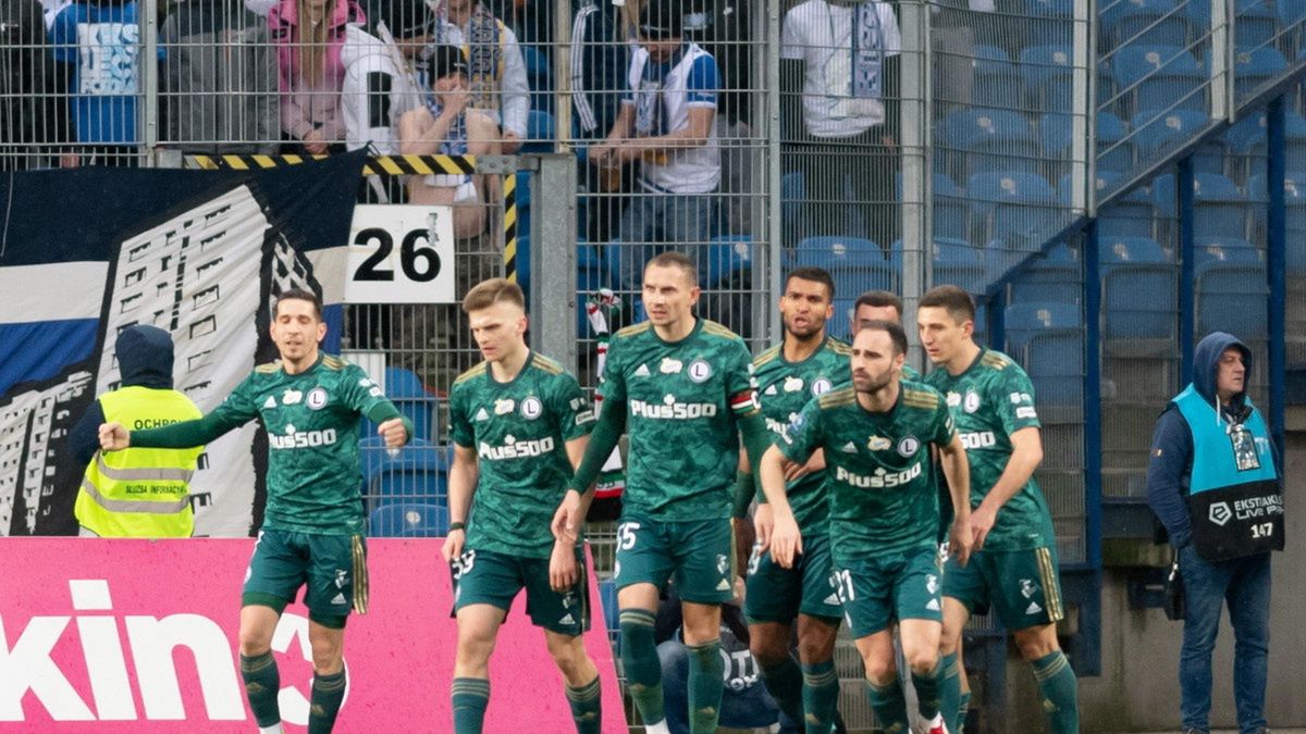 Rafael LopesPozna�, 09.04.2022. Zawodnik Legii Warszawa Rafael Lopes (2P) cieszy si� z bramki zdobytej podczas meczu 28. kolejki pi�karskiej Ekstraklasy w Poznaniu z Lechem Pozna�, 9 bm. (js) PAP/Jakub KaczmarczykJakub Kaczmarczyk28. kolejka, Ekstraklasa, Lech Pozna�, Legia Warszawa, pi�ka no�na