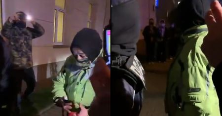 Co za scena! Dostawca pizzy kontra policjant. Kto wygrał?
