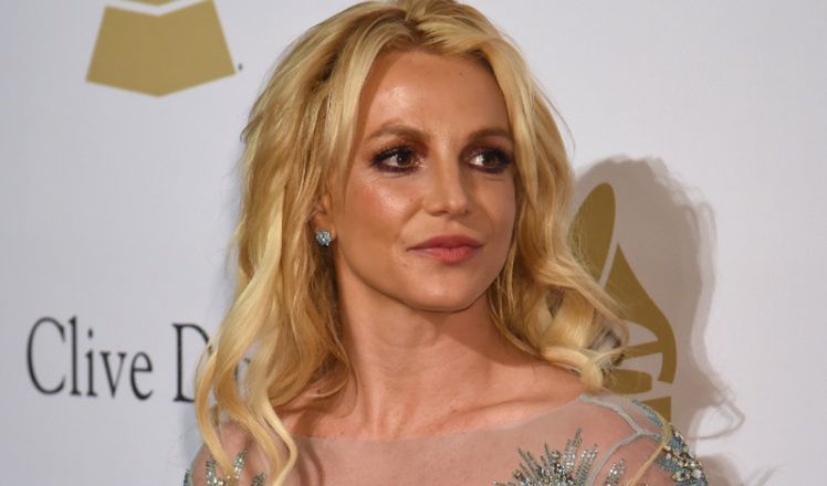 Znajomi Britney Spears nie pochwalają jej nowego związku