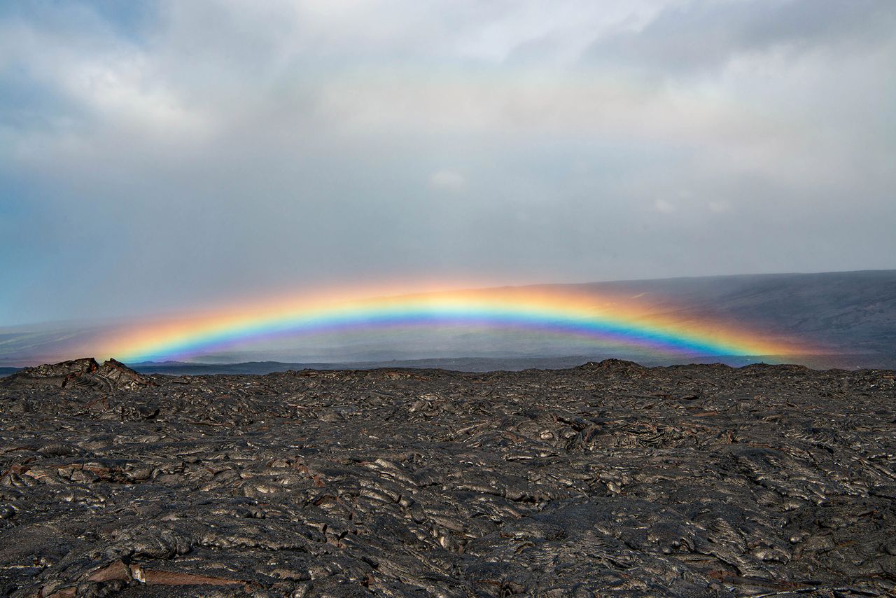 Niezwykle jasna i kolorowa tęcza pojawiła się na Hawajach