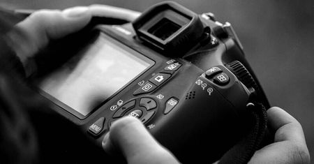 Włamanie do mieszkania i kradzież sprzętu fotograficznego o wartości 25 tys. zł. Nagroda za wskazanie sprawcy