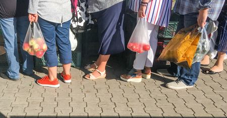 Zrywki i reklamówki. UOKiK przypomina o opłacie. Będą kontrole