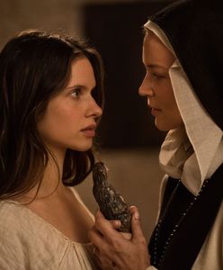 Lubieżna zakonnica lesbijka wywołała skandal. Ile prawdy jest w filmie "Benedetta"?