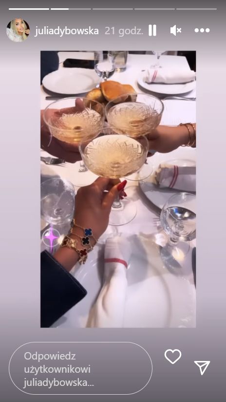 Julia Dybowska wznosiła również toast 