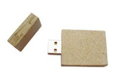 USB w oprawie z gazet 1