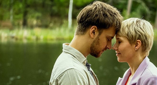 „Dzisiaj śpisz ze mną” to kolejny polski film, który szturmem zdobył popularność wśród subskrybentów Netfliksa