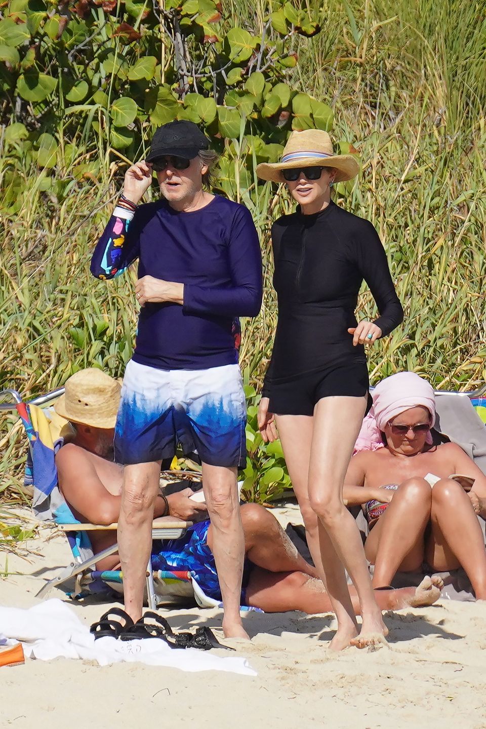 79-letni Paul McCartney i jego żona Nancy Shevell taplają się w Morzu Karaibskim