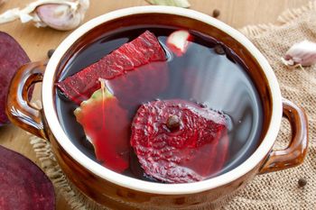 Wiele osób popełnia te błędy. To przez to zakwas pleśnieje