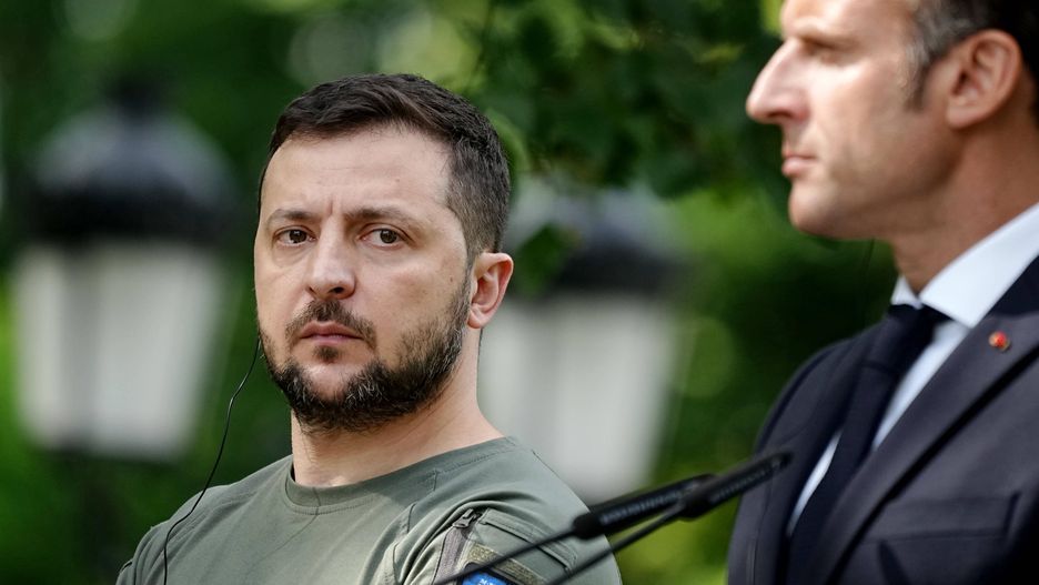 Prezydent Ukraini Wołodymyr Zełenski i prezydent Francji Emmanuele Macron
