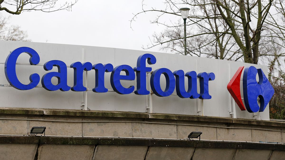 PARIS, FRANCE - JANUARY 13: A Carrefour logo sits on the facade of a Carrefour supermarket on January 13, 2021 in Paris, France. French retailer Carrefour today confirmed "very preliminary" discussions with Canadian Couche-Tard, a fuel supply and distribution group, for a "friendly" merger project. (Photo by Chesnot/Getty Images)