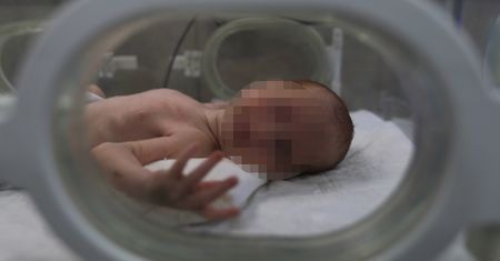 Urodziła podczas wakacji w Turcji. Miała ubezpieczenie, musi sprzedać dom