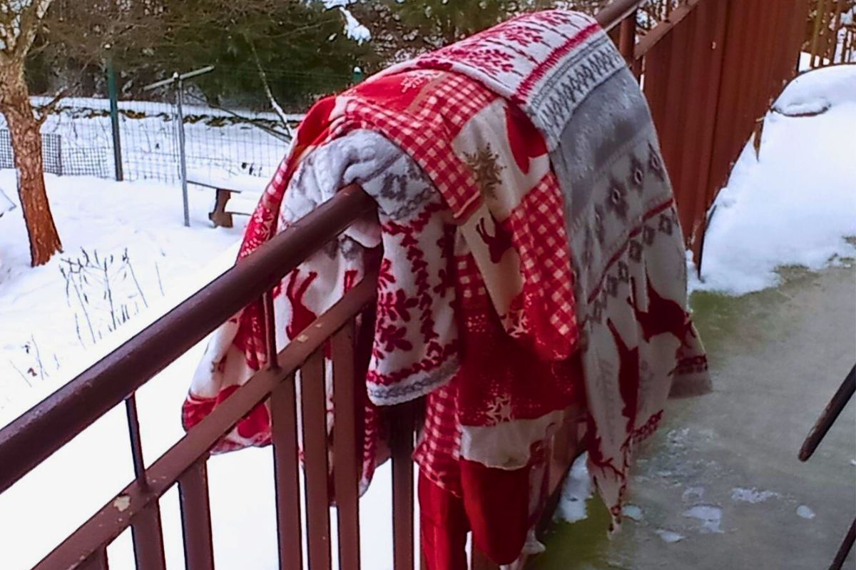 Bedding hung out in the frost has many benefits.