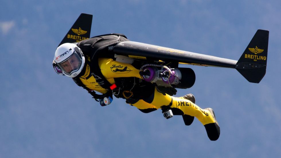 Jetman: odrzutowy plecak zmienia człowieka w samolot. Niesamowite wideo z Dubaju! 1