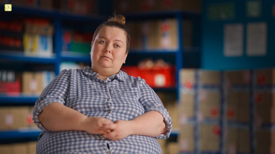 Uczestniczka "Kanapowczyń" miała problem z pokrojeniem koperku. Internauci ruszyli do akcji