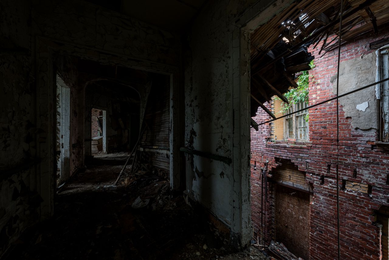 Abandoned buildings are places where acts of violence occur more frequently than in other places.