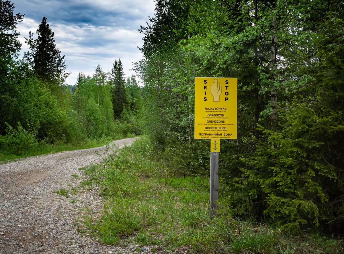 Znak stopu na granicy z Rosją w Finlandii