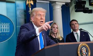 Kto obejmie kluczowe stanowisko w USA? Trump sprawdza podpisy Bidena