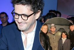 Kuba Wojewódzki ze znajomymi na zdjęciu sprzed 20 lat. Oni się zmienili, on nadal wygląda tak samo