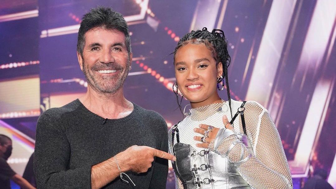 Simon Cowell pomoże Sarze James w światowej karierze. Zdradził, co planuje zrobić dla młodej piosenkarki