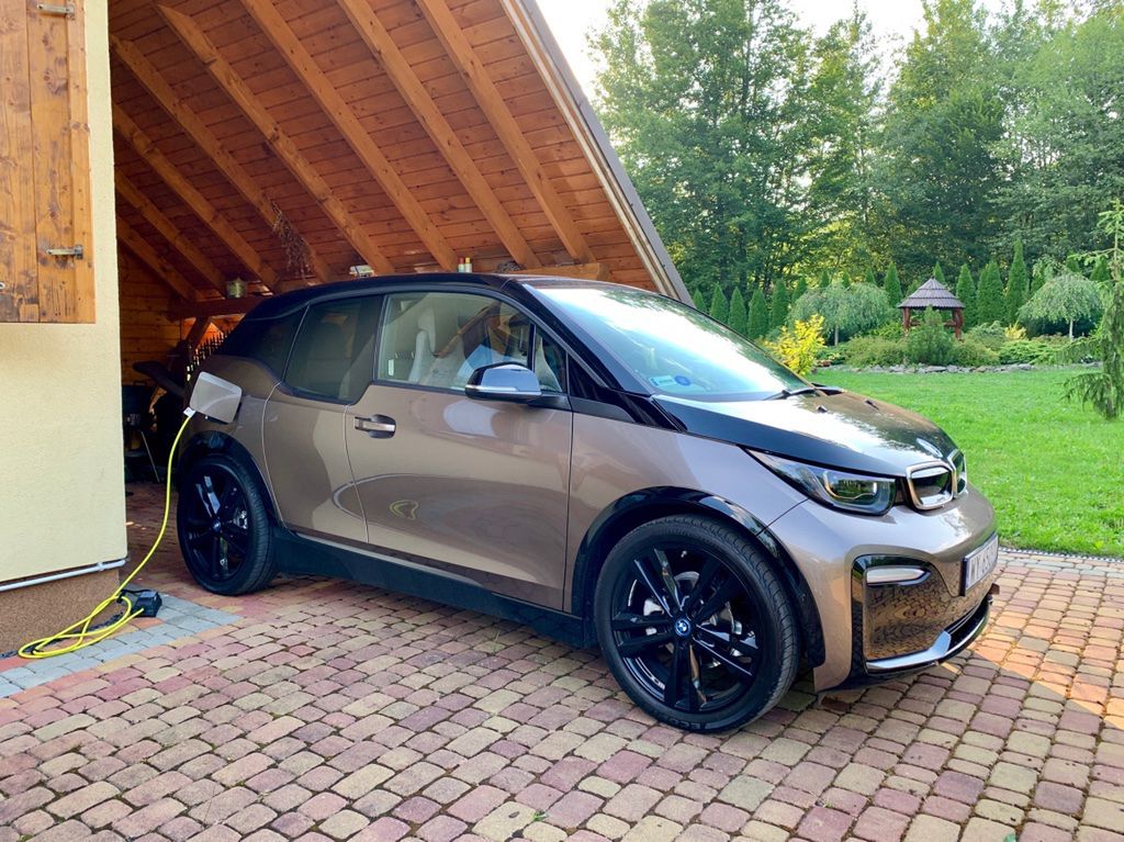 BMW i3S podczas ładowania (fot. Michał Zieliński)