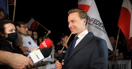 Krzysztof Bosak niespodziewanie wsparł Trzaskowskiego. "Pytania wyraźnie ustawione"