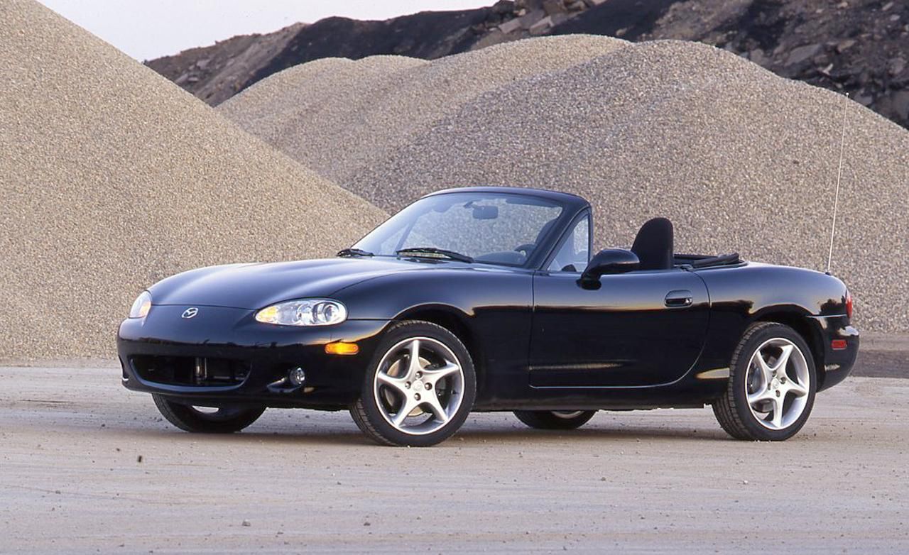 Używana Mazda MX-5 (1989-2005) to jedna z najlepszych propozycji jeśli szukasz roadstera