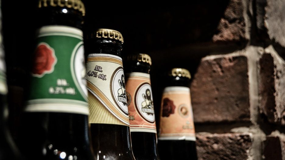 Śląskie. Za sprzedaż alkoholu nastolatkom 67-letnia kobieta z Tarnowskich Gór odpowie przed sądem.