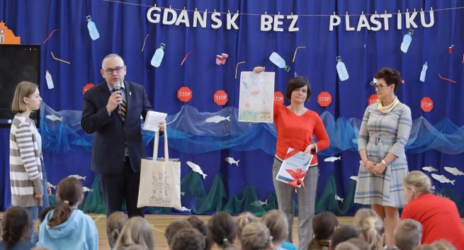„Gdańsk bez plastiku”: eko torby z projektem uczennicy. Rusza akcja "Szkoła eco #gdanskbezplastiku"