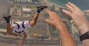 Niesamowite skoki spadochronowe w Dubaju. Kto powiedział, że potrzebny jest samolot?