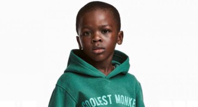 H&amp;M po aferze z bluzą z napisem „Coolest Monkey In The Jungle” ma poważny problem wizerunkowy