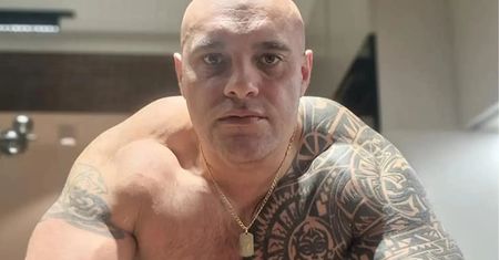 Dominik Abus ma zagraniczne korzenie. W dzieciństwie był PRZEŚLADOWANY