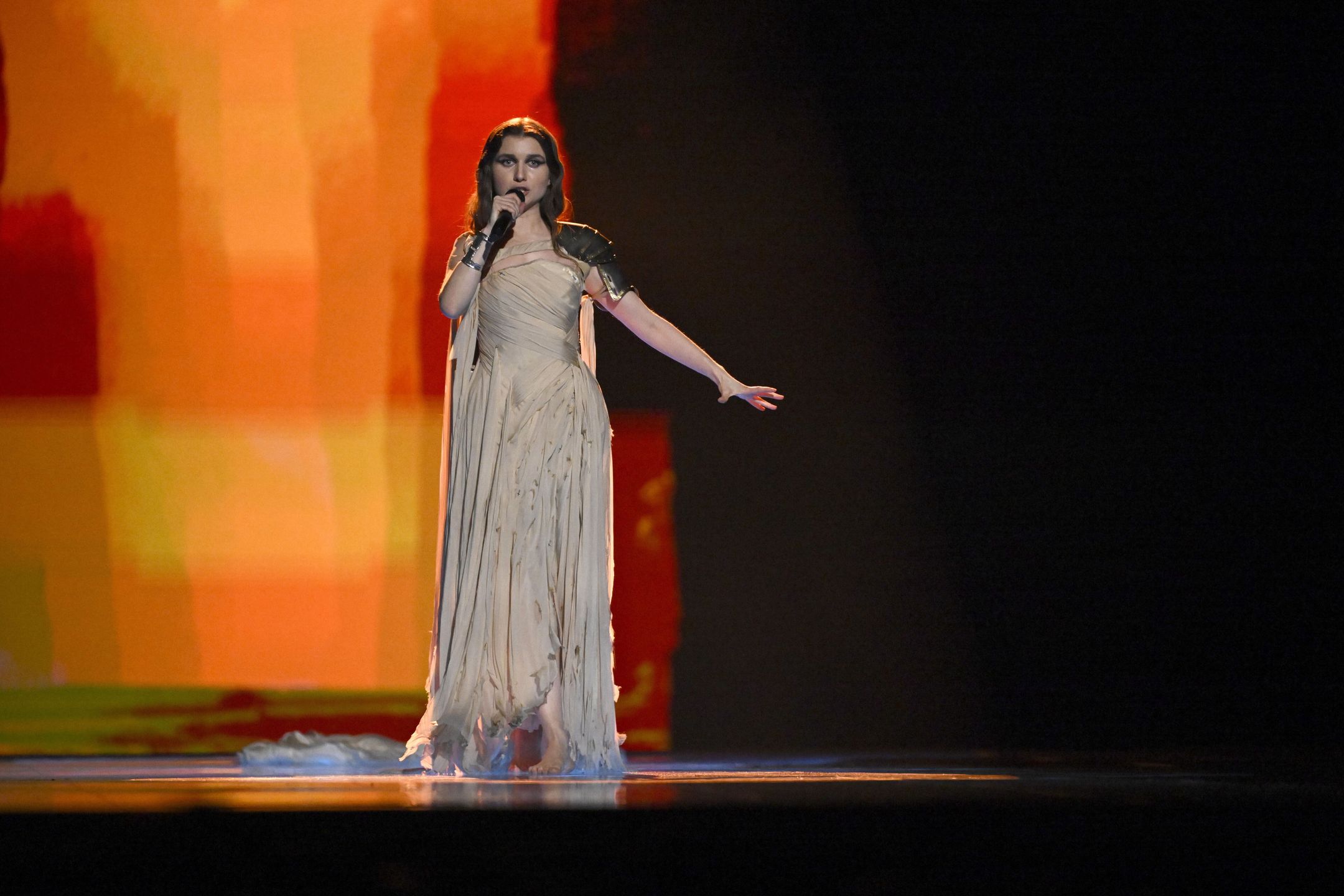 Jerry Heil of Alyona Alyona and Jerry Heil representing Ukraine with the song 'Teresa and Maria' performs during the grand final of the 68th Eurovision Song Contest (ESC) at the Malmo Arena, in Malmo, Sweden, 11 May 2024. EPA/JESSICA GOW SWEDEN OUT Dostawca: PAP/EPA.