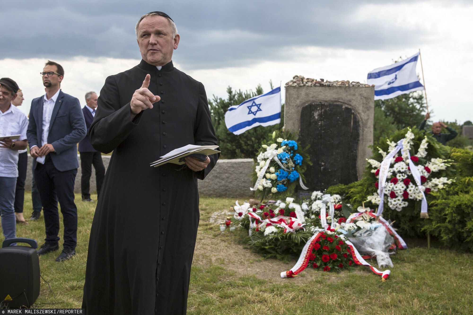 Ks. Wojciech Lemański w Jedwabnem (East News)