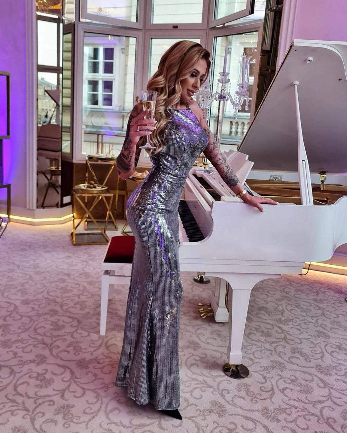 Sylwia Peretti organizuje wyprzedaż szafy