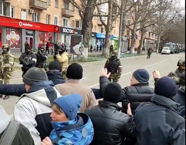 Mieszkańcy podbitego Chersonia nie poddają się. Trwają protesty