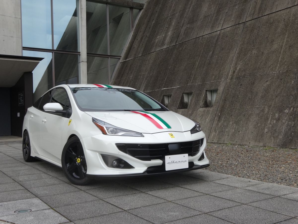 Toyota Prius w roli Ferrari, czyli kolejny popis japońskiego tunera