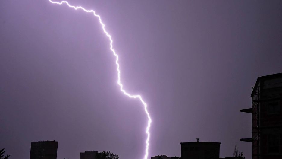 Pogoda. Czerwone alerty IMGW. Możliwe trąby powietrzne 