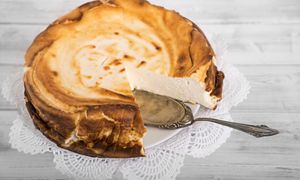 Zrób tak, a sernik nie opadnie. Bardzo prosty sposób