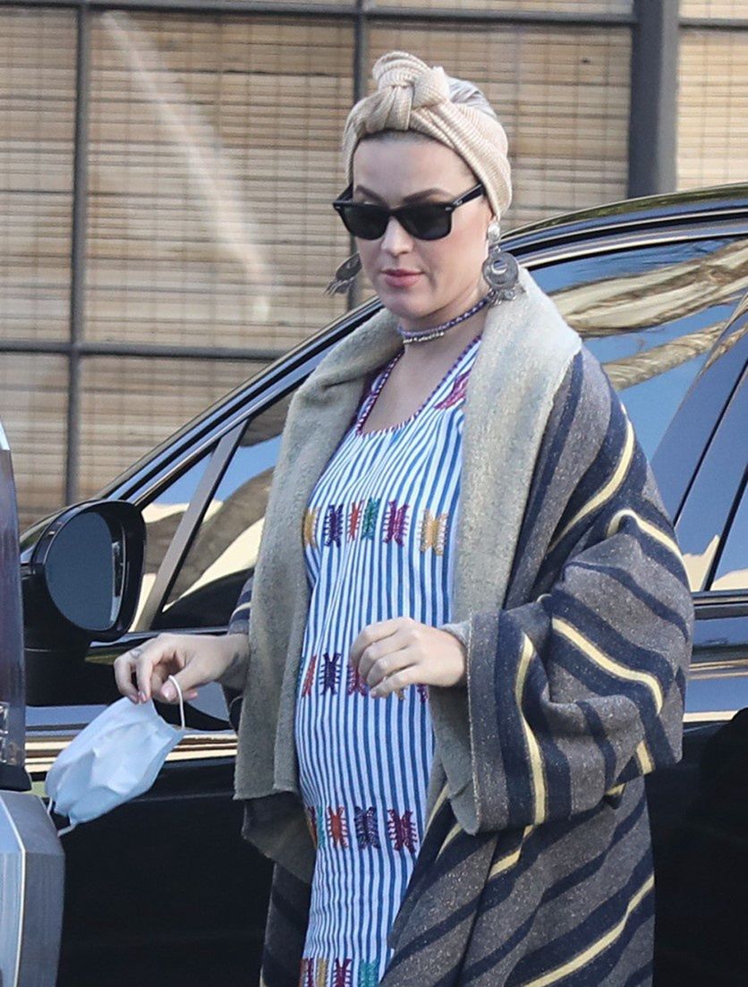 Katy Perry wręcza bezdomnemu 20 dolarów