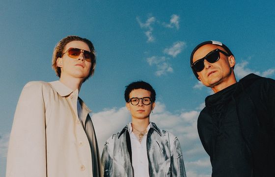 Artur Rojek i bracia Kacperczyk z piosenką "Syn okiennika" w kampanii whisky Grant's