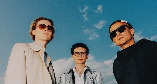 Artur Rojek i bracia Kacperczyk z piosenką "Syn okiennika" w kampanii whisky Grant's