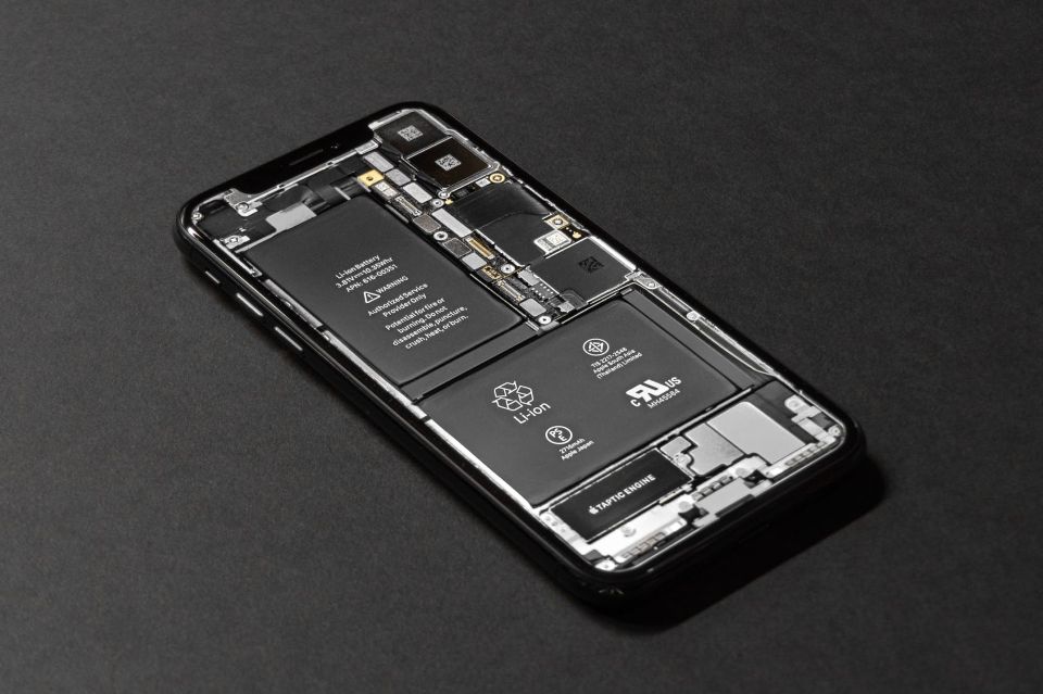 iOS 11.3: jak wyłączyć spowalnianie iPhone'ów ze zużytym akumulatorem?