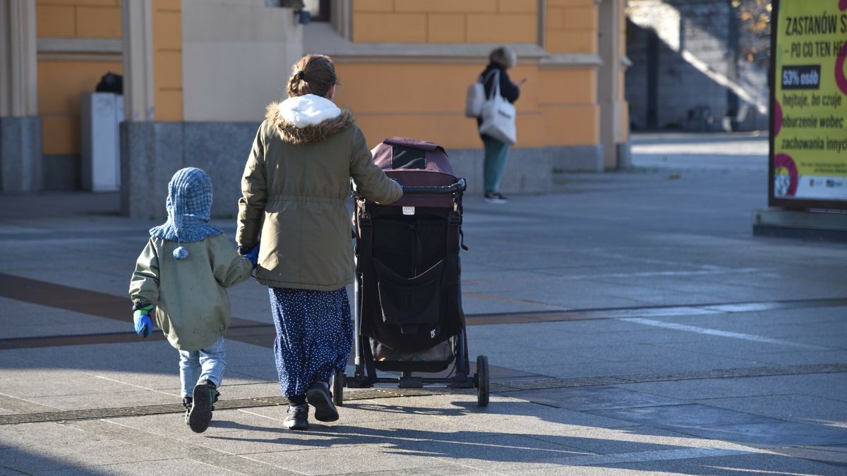 Polska się kurczy. W 90 powiatach dzietność runęła. Alarmujące dane