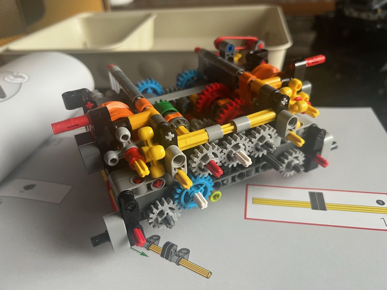 Składanie McLarena P1 z klocków LEGO krok po kroku