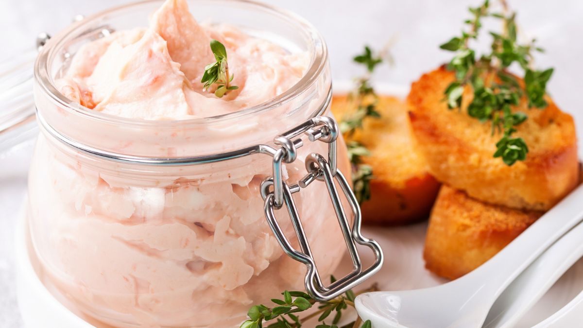 Śniadaniowa pasta z dodatkiem łososia