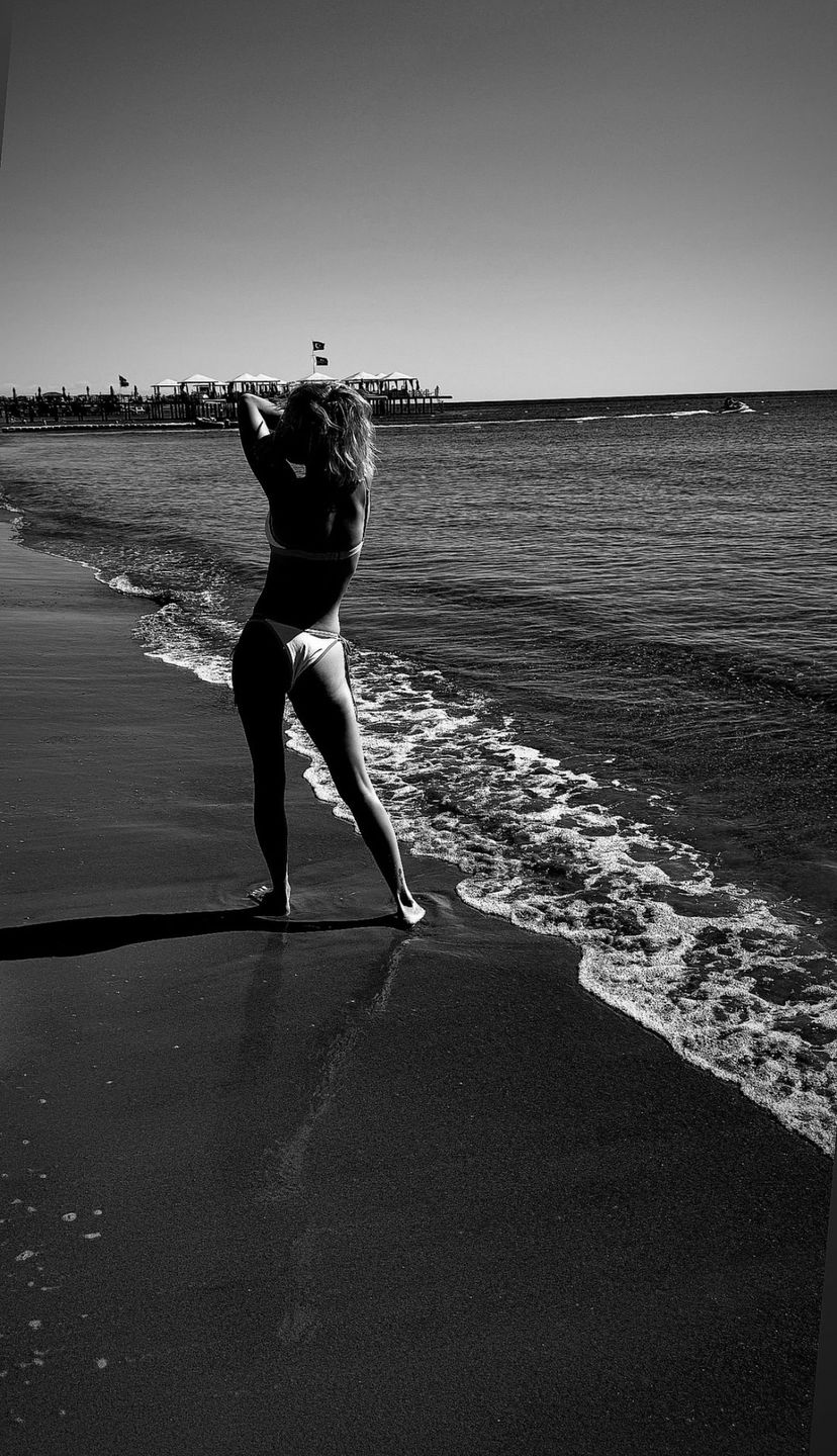 Edyta Pazura pręży ciało w bikini