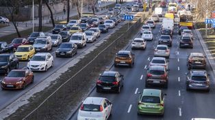 Ogromne utrudnienia w Warszawie. Biegi, marsze i parady. Zamknięte ulice, objazdy i zmiany w komunikacji miejskiej