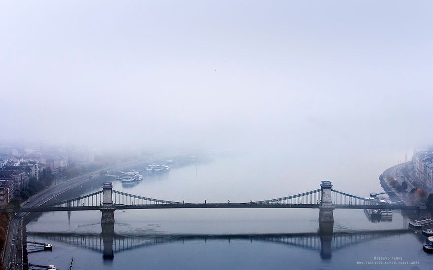 Fotograf potrzebował aż 4 lat, by zrobić niesamowite zdjęcia Budapesztu pogrążonego we mgle 11